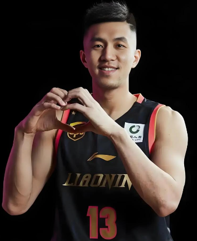 这赛季赵继伟、赵睿都这表现了，国家队为什么不带郭艾伦啊？
谁还能比自家郭家人更可