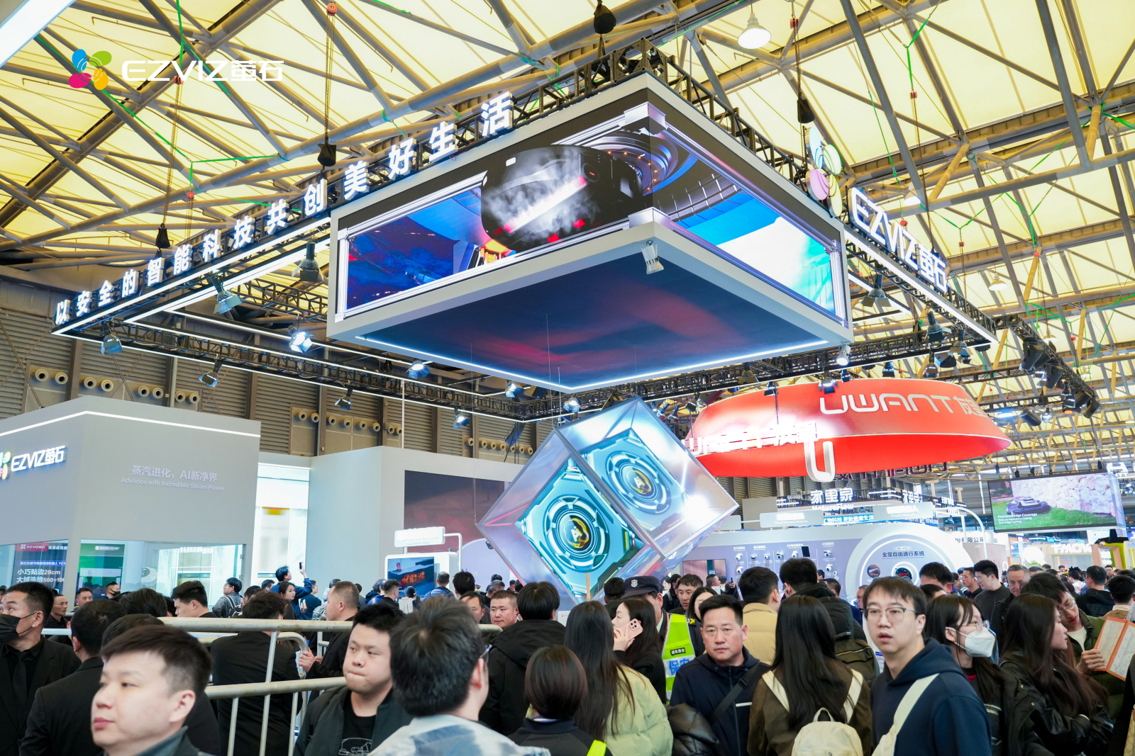 扫地机器人告别“微创新” 萤石用蒸汽双擎+AI领航6.0