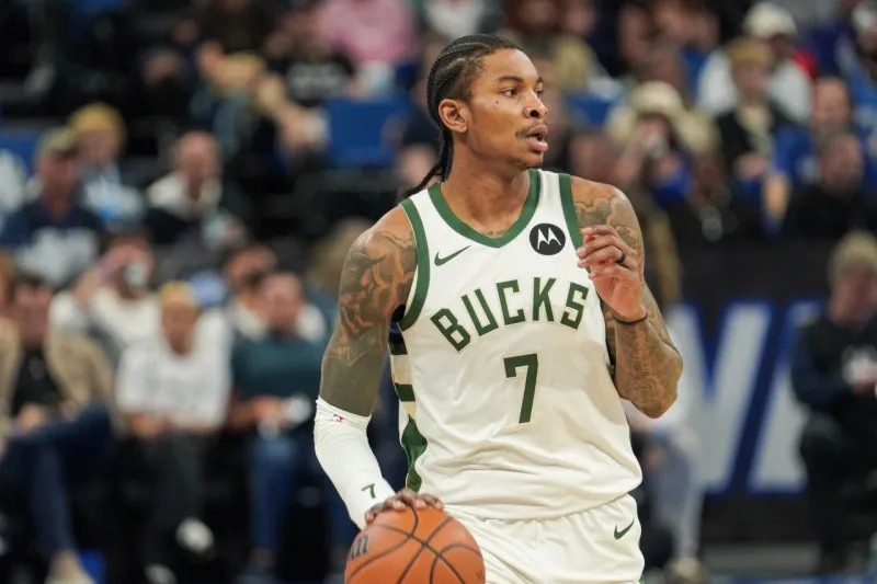 近日，雄鹿官方更新社媒表示小凯文-波特今日接受了右膝关节镜手术，赛季报销。

小