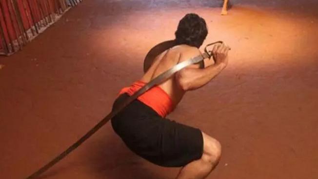 兵器越怪，死得越快！全球4大怪异暗器，第1被称中国冷兵器之王