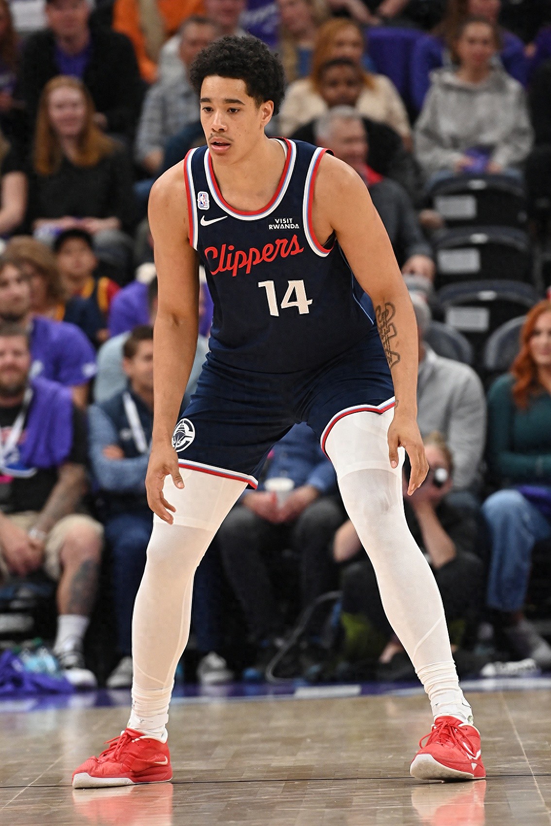 NBA常规赛快船VS步行者比赛中晴天霹雳，灯密本来看的老开心了，你的豪泽一受伤，