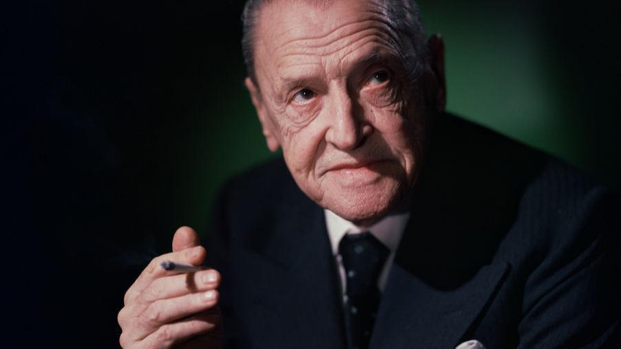 《刀锋》：其实结不结婚，都会后悔。巷子里的猫很自由，却没有归宿；狗有归宿却终身都要低头，人生怎么选择