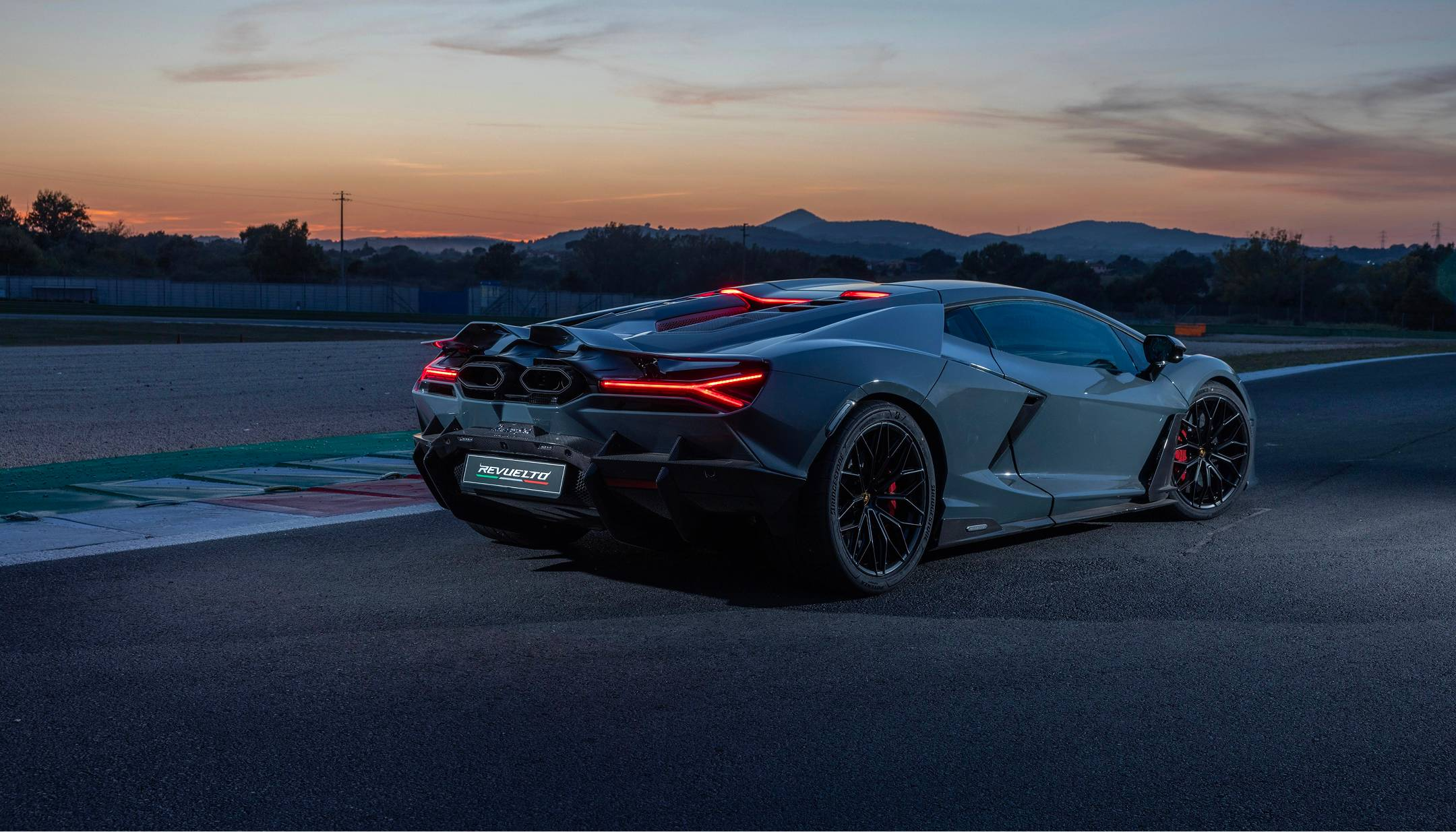 兰博基尼  Revuelto