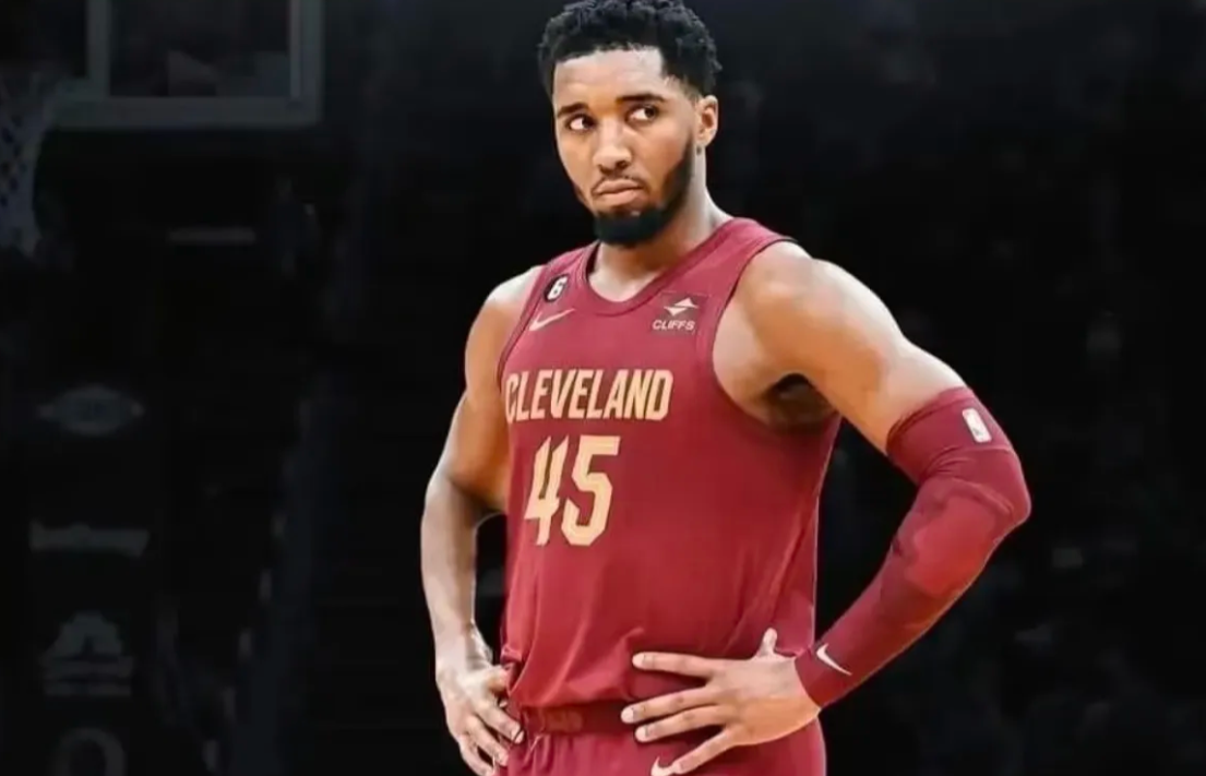 米切尔最近的比赛应该是在划水了

米球近期腹股沟受伤回来后表现与前段时间判若两人