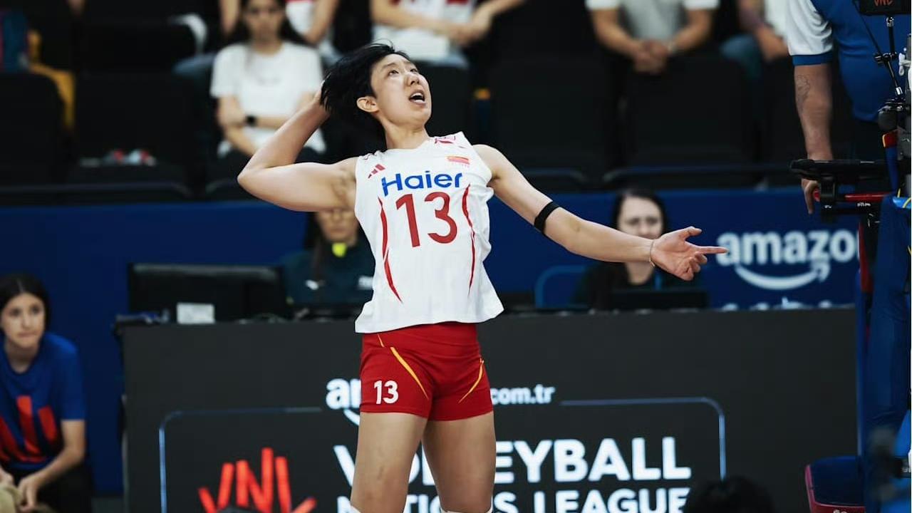 中国女排打崩法国！五连胜+实现复仇，庄宇珊20分，董禹含迎来高光