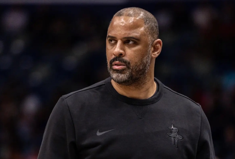 大家都在逆袭，只有火箭在挨打。
NBA季后赛，今天东部第七和西部第七都完成了以下