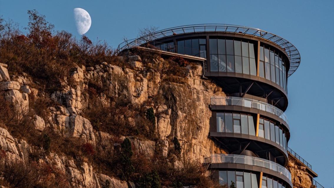 温泉设计│汤泉设计│崖壁泳池度假酒店：原始洞穴体验的空间转译