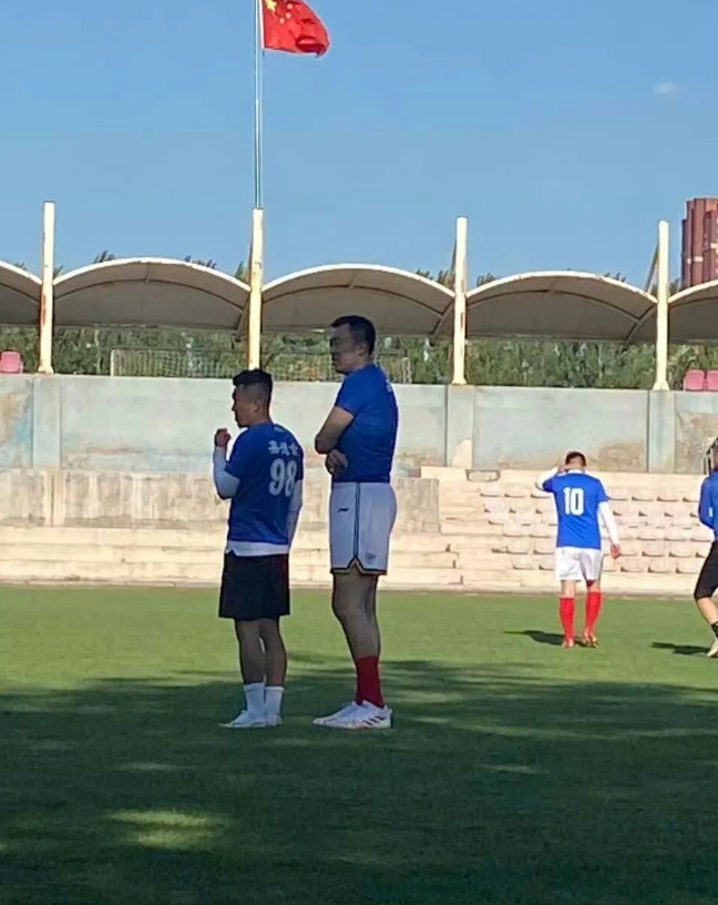 2米15、39岁的韩德君要代表沈阳队出战东北超足球联赛，这是真的。沈阳队的阵容将