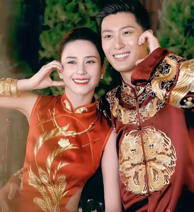 主持人问何超莲:“你妈妈对窦骁满意吗？”
何超莲轻轻点头:“我妈觉得他比我稳多了