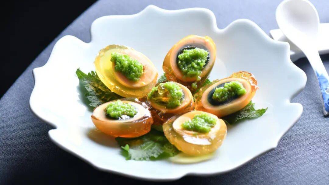 人均200依然不降价的餐厅，他是怎么撑住的？