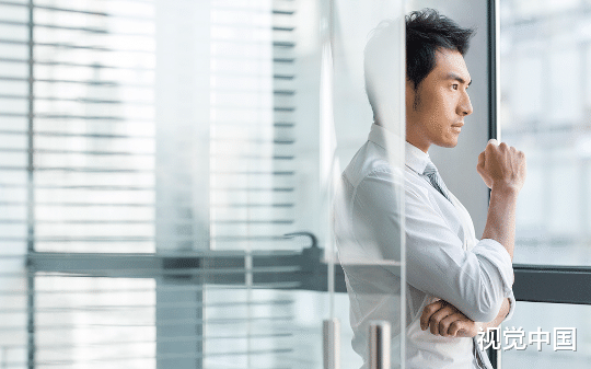 末日来临，爷爷开超市的，只给我家每人半块方便面，却反手把超市让给叔叔一家