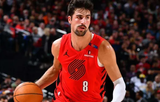 开拓者更新官方社媒，公布了球队今日比赛伤病报告。
缺阵：达米安-利拉德（左跟腱撕