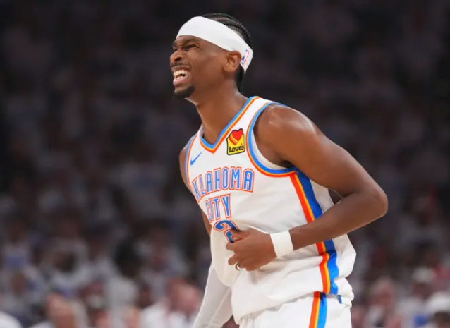 NBA季后赛，雷霆119-84主场大胜太阳。
赛后，雷霆球员谢伊-吉尔杰斯-亚历