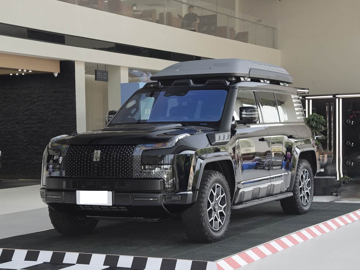 2026款仰望U8上市！售价门槛降低，搭载四电机+第二代刀片