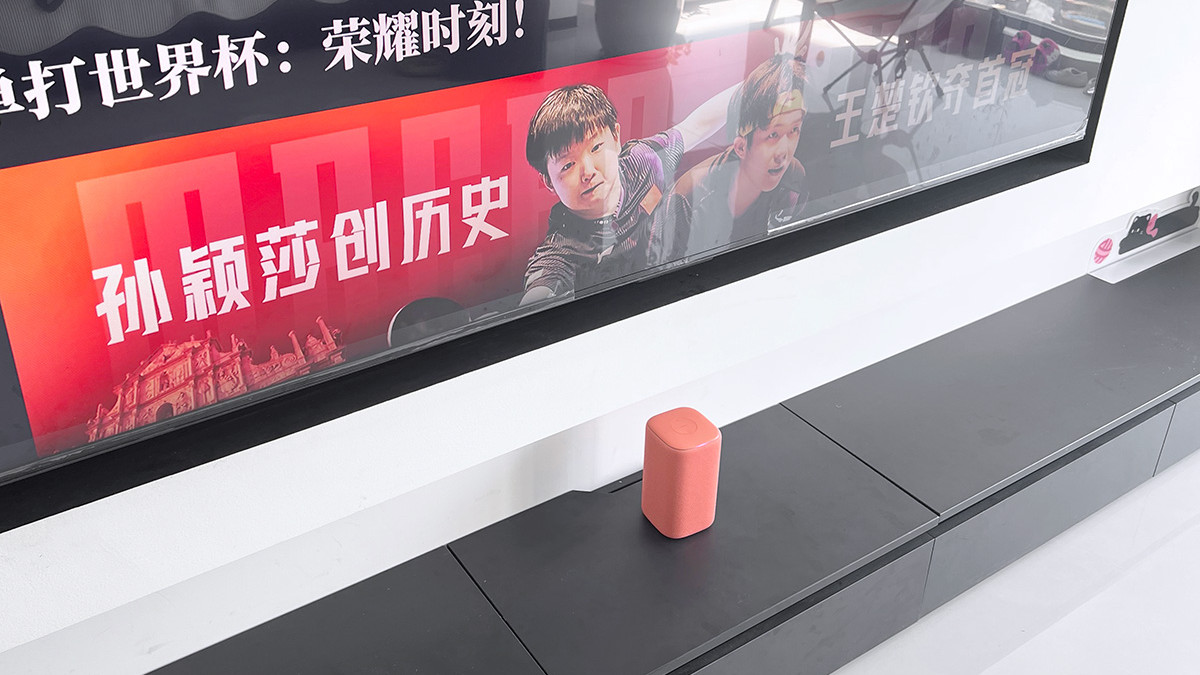 一抹红色点缀居家，米家 AI 音箱好用又平价