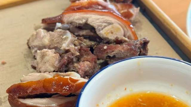 特色烤乳猪，口味海鲜，来三亚就能打卡！