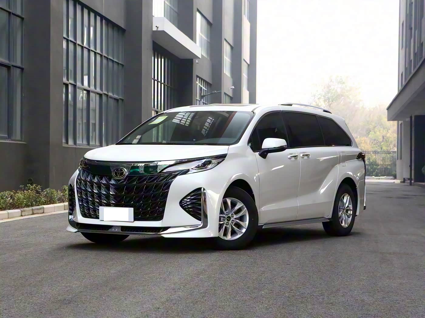 丰田亲民版“埃尔法”不足37万起！配豪华航空座椅，搭载2.5