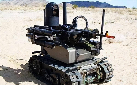 印度在中印边境疯狂叫嚣！但我们直接不用人类巡逻，用AI武器机器人，攻击力直接让印度彻底认怂…