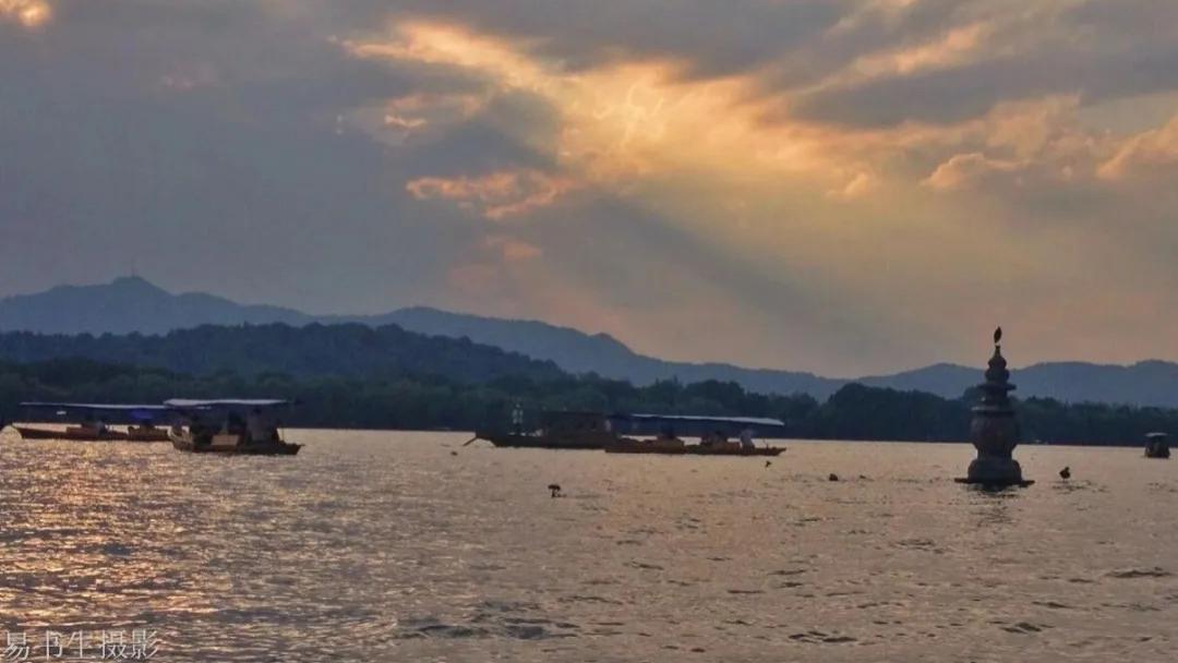 任梦杰：微光（两篇）