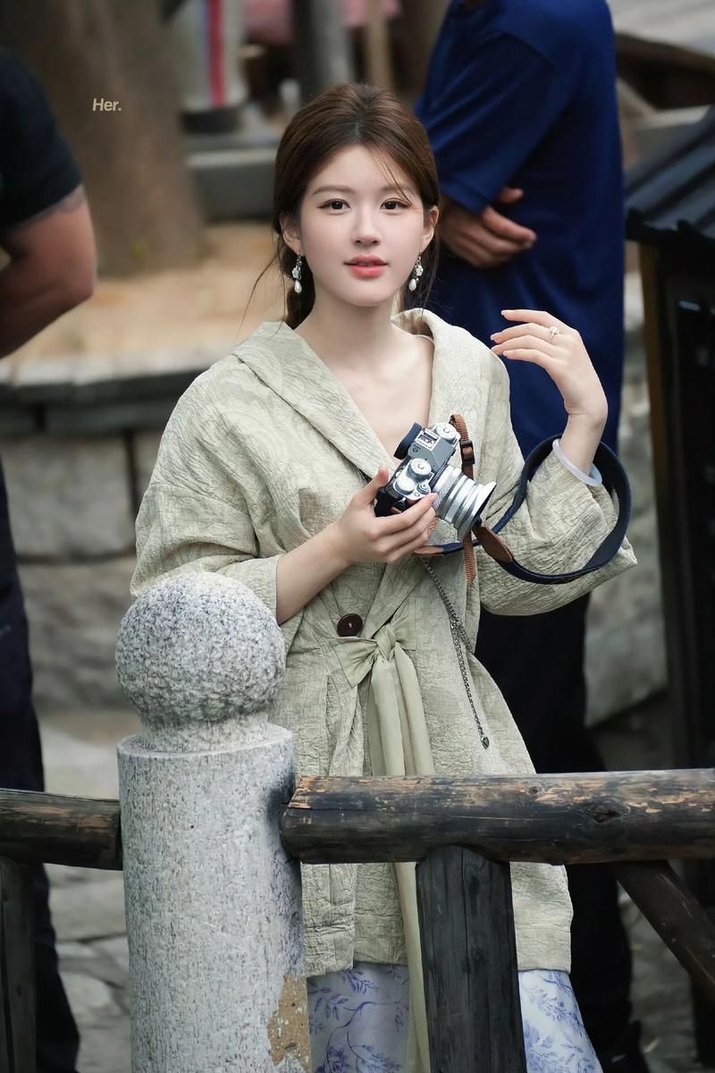 我发现赵露思有一个非常强大的特点，那就是，她的剧，让我只看见她，看不见男主的。