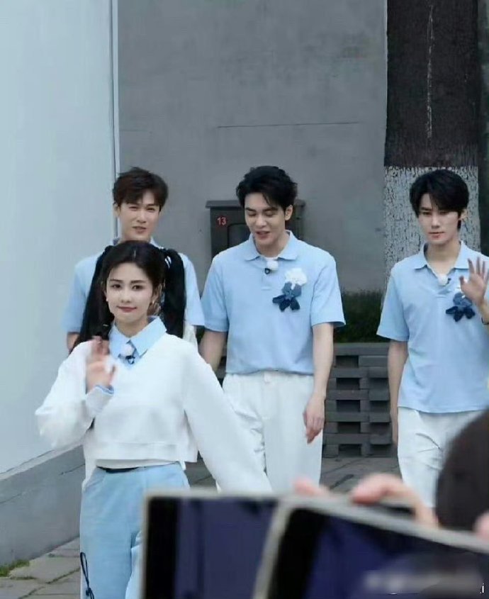 双马尾白鹿居然毫无违和感，这谁能分得清？