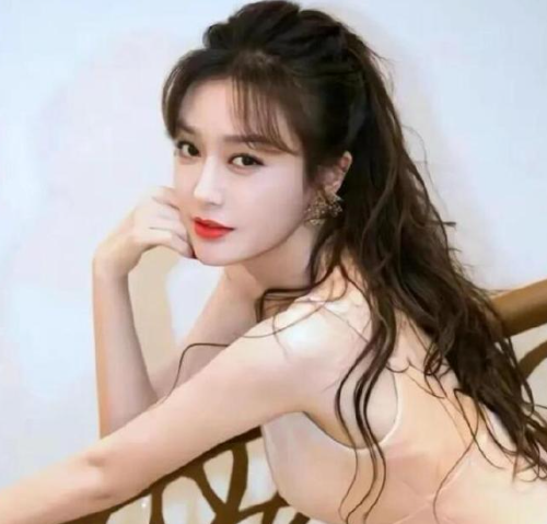 精致优雅的秦岚，魅力无限的写真照