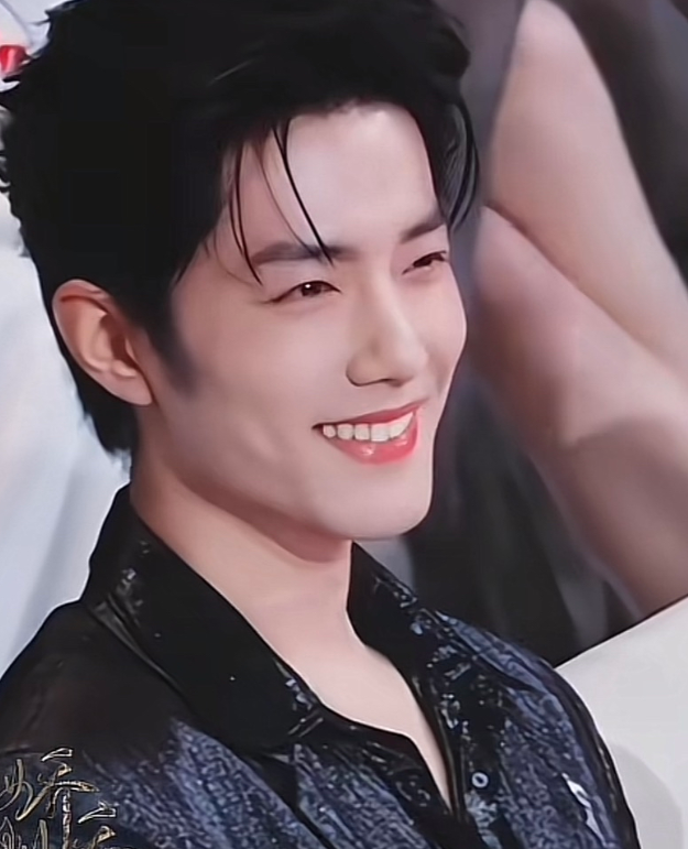 感觉肖战好高兴啊
而且为了满足粉丝，这个人一直坚持到了最后