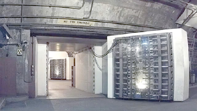 一旦爆发核战，美国会马上关闭这扇20吨重大门，与世隔绝抵御核弹攻击