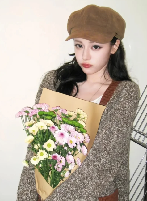 在纷扰世间邂逅你独特光芒，于漫长岁月共赴那璀璨的远方