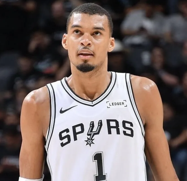 据The Athletic马刺记者Jared Weiss的报道：
NBA球员工会