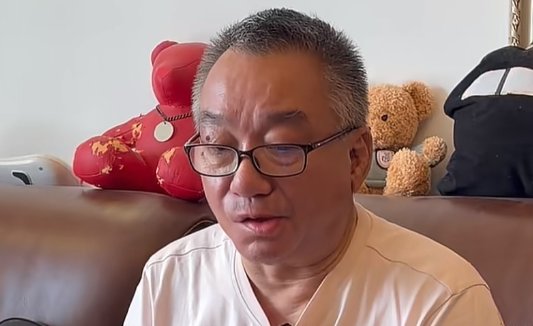 原来乔任梁的父母是希望孩子不要攀比不要闯不要那么拼命的
但他不这样想，当时一起出