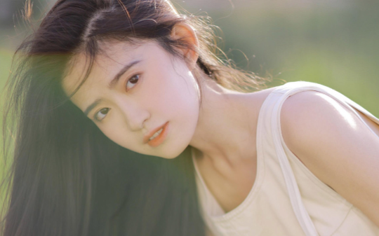 装聋作哑当了他三年替身，他死刑那天，我开口唱了首歌