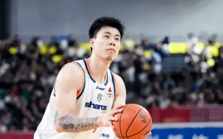 张镇麟12分，上海男篮大胜吉林豪取14连胜。CBA常规赛，上海男篮客场挑战吉林，