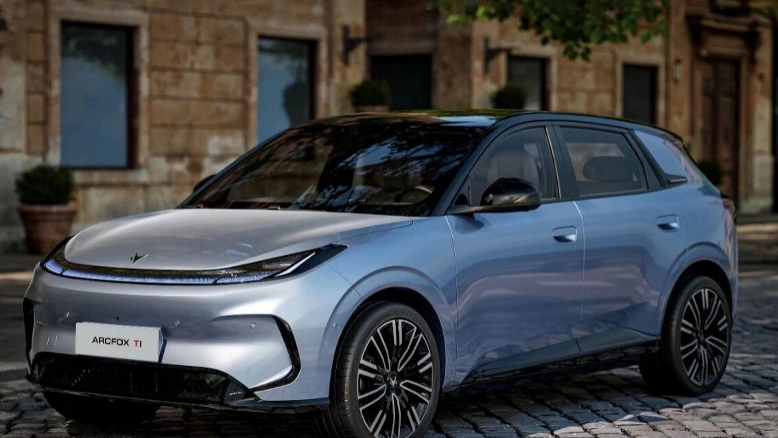 极狐汽车务实派王者！极狐T1平衡续航与实用征服细分市场