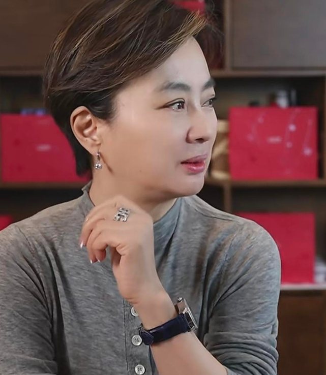 李玲玉才是人间清醒
不管昔日当红时多么风光无限，嫁的犹太老公多么有钱，可当感情淡