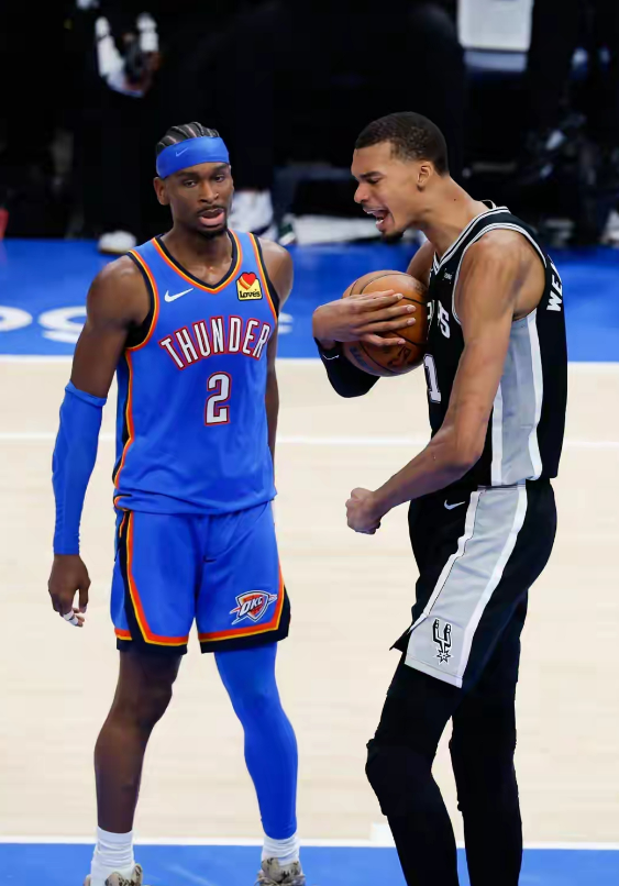 NBA西决G4：雷霆vs马刺，赛点之争！
今天是北京时间5月25日，8:00，N