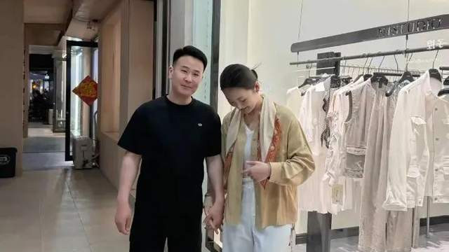 陈亚男未婚夫出面辟谣，称自己没结过婚没孩子，和朱小伟截然不同