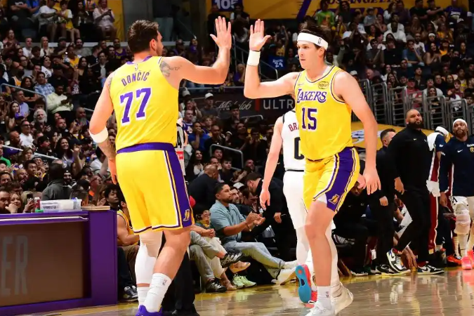 湖人三大当家球星今天的比赛看着很厉害的样子，其实还是掘金球星穆雷发挥失常
从今天