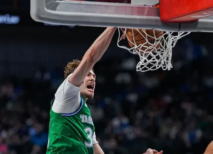 NBA常规赛，独行侠127-138不敌魔术。

本场比赛，独行侠队球员库珀-弗拉