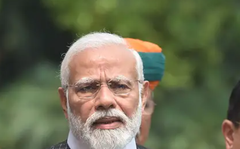 印度总理莫迪的“废钞令”试图以重拳打击黑钱，弄的底层群众民不聊生，经济处在崩溃的边缘，网赌的人更多了