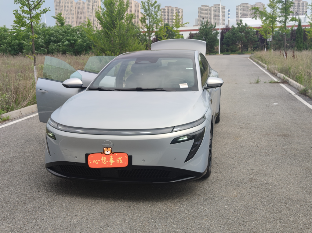 提了东风日产N7才知道，智能座舱真的是宝藏空间。动动嘴就能开天窗、放音乐、调座椅