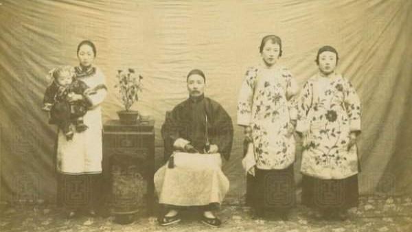 清代老照片里的 “妻妾成群”：一夫一妻多妾制的真相