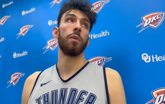 NBA雷霆内线切特-霍姆格伦谈及即将到来的季后赛征程，切特说：“我非常兴奋。去年