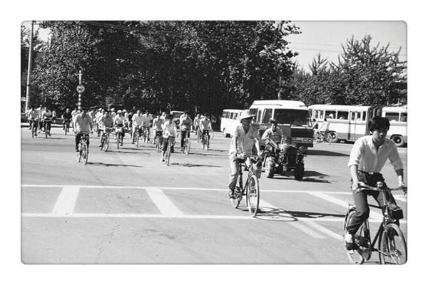 走，上班去！（1987年北京）