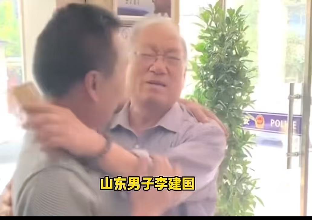 山东，一男子借战友13000元，战友十年没还，谁料，男子去银行注销旧卡时，柜员说