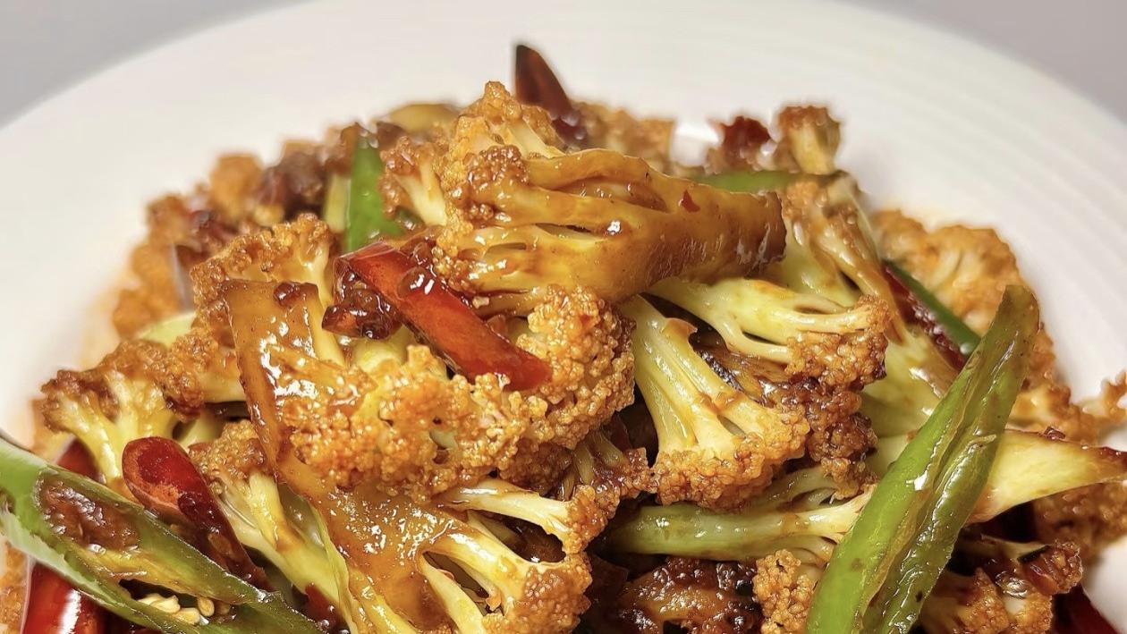 焦香入味，家常干锅花菜的治愈滋味