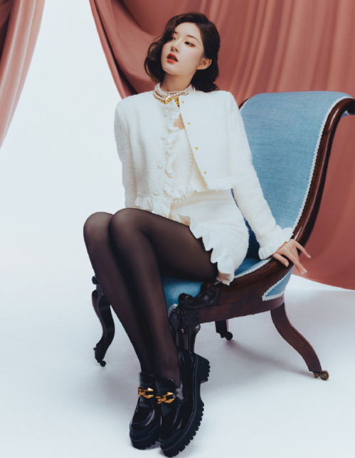 赵露思复古油画大片来了