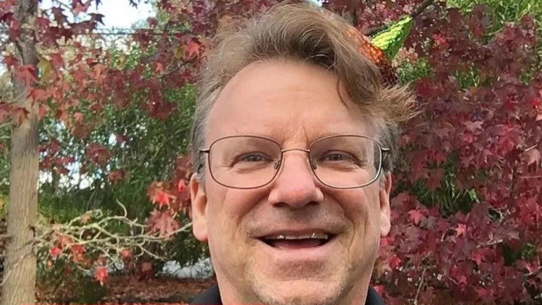 被乔布斯逼疯，不如“让老板自己设计”：苹果8号员工的绝招