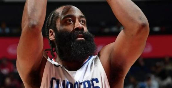 今天看了快船对开拓者的比赛登密们没有想法吗？

有没有觉得对登哥要求太苛刻了？战