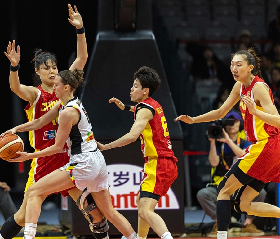 中国女篮迎战小组最弱对手，要帮韩旭、李月汝找状态

 
14日，女篮世预赛将重燃